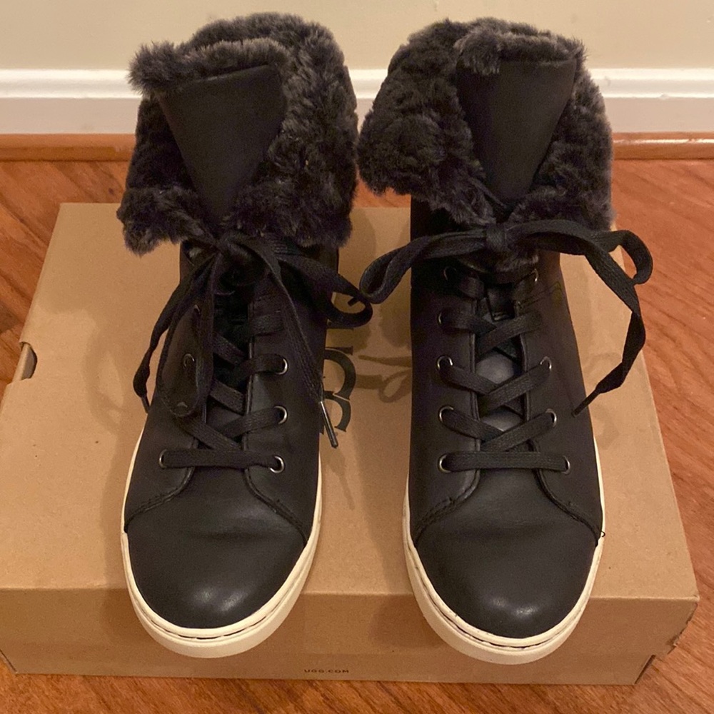UGG WOMEN'S BLACK CROFT LUXE QUILTSHOES!